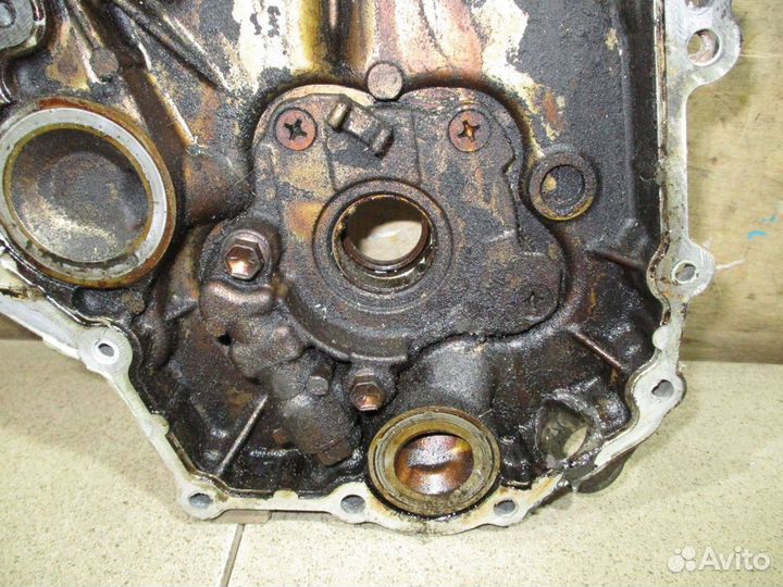 Крышка двигателя передняя Toyota Corolla (E120)