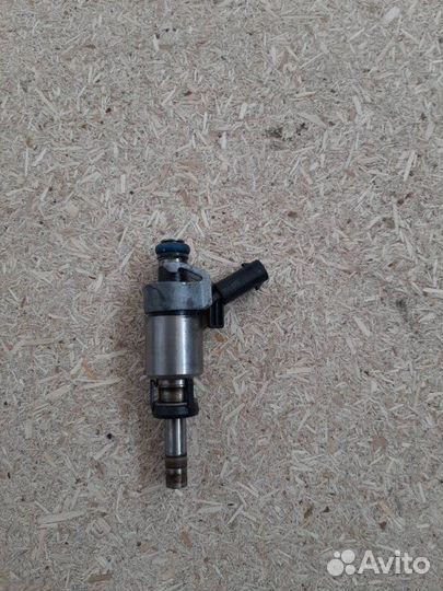Форсунка FSI Volkswagen Passat B7 CCZ 2011