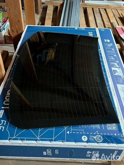 Стекло двери багажника