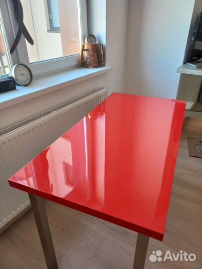 Стол красный. икеа