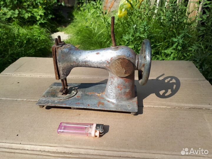 Машинка швейная