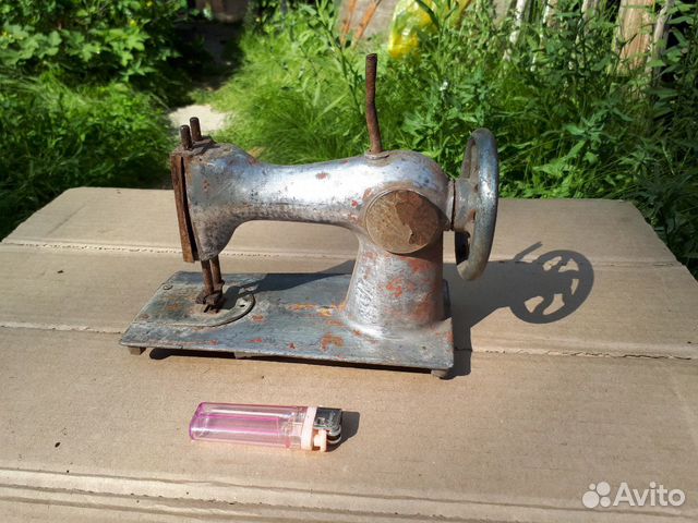 Машинка швейная