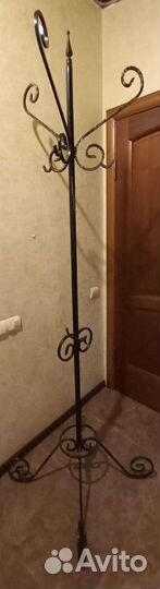 Кованная вешалка, журнальный столик