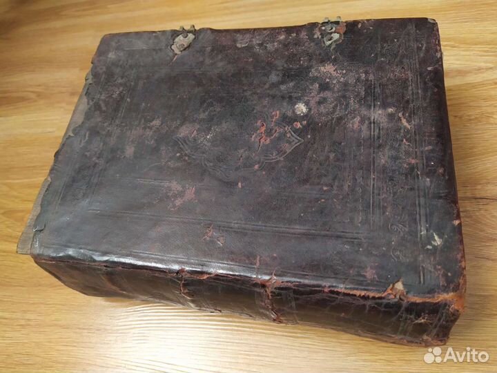 Старинная церковная книга