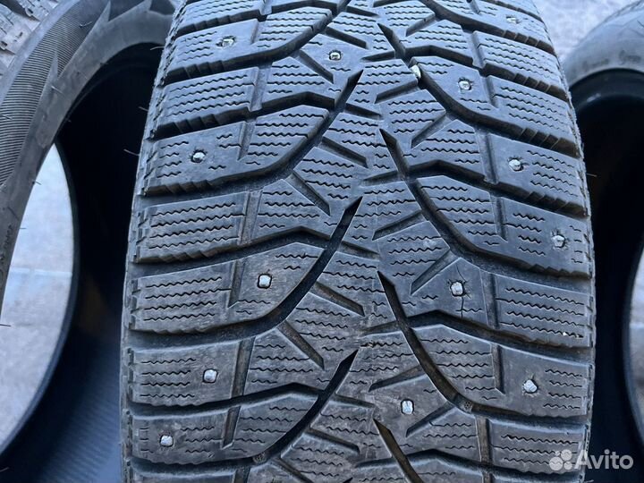 Bridgestone Blizzak Spike-02 235/45 R18 89T