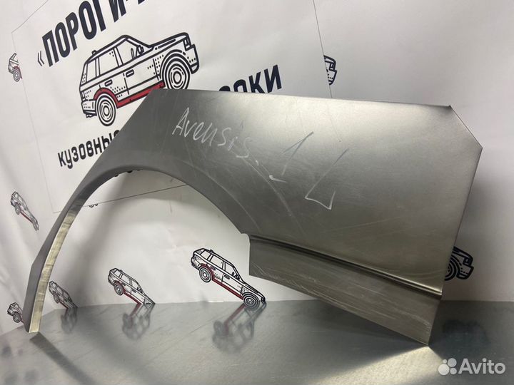 Toyota Avensis арки задних крыльев левый