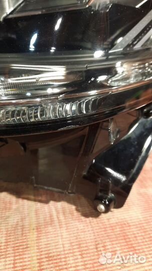Фара левая Lexus LX570