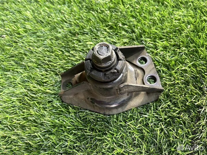 Подушка редуктора передняя Toyota Granvia / Grand