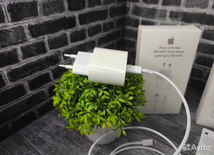 Зарядное устройство для iPhone / iPad / AirPods