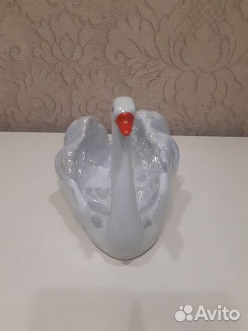 Фарфоровая статуэтка - конфетница 