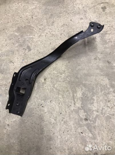 Кронштейн крепления фары Mercedes e212