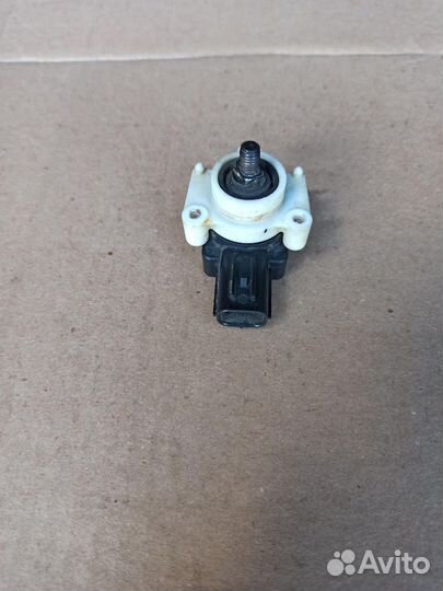 Датчик положения кузова Toyota Camry