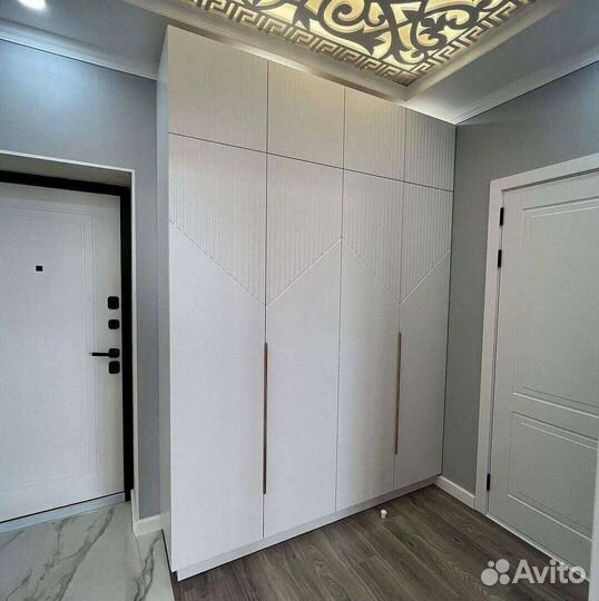 Шкаф с зеркалом