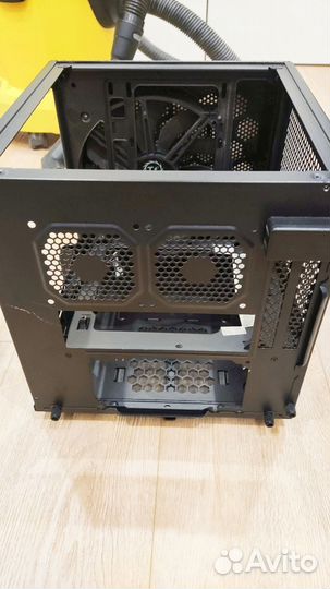 Корпус thermaltake core v1