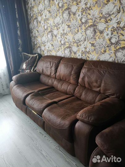 Кожаный диван