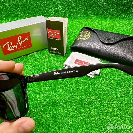 Солнцезащитные очки Ray Ban