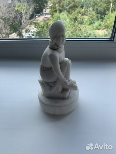 Статуэтка из камня