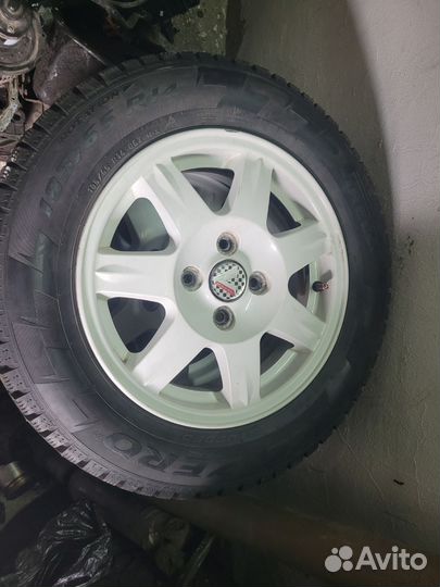 Продам комплект зимних колёс r14 4100