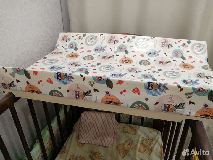 Пеленальная доска на кроватку