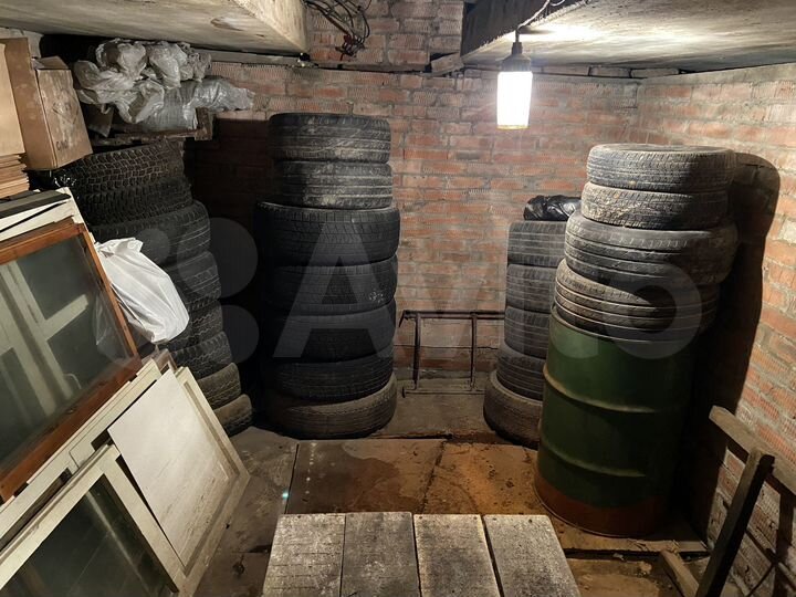 Гараж, > 30 м²