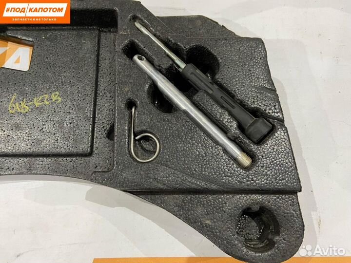 Органайзер Volkswagen Touareg 2 2012 7P0012112F