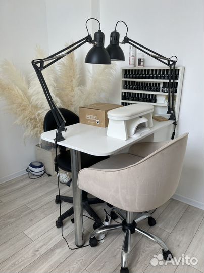 Маникюрный стол