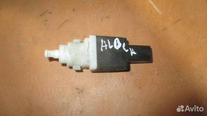 Датчик включения стоп-сигнала Fiat Albea 2002-2012