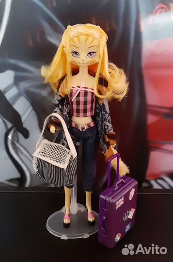 Тоффи с чемоданом catwalk kitties