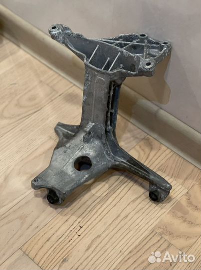 Держатель Mercedes w213