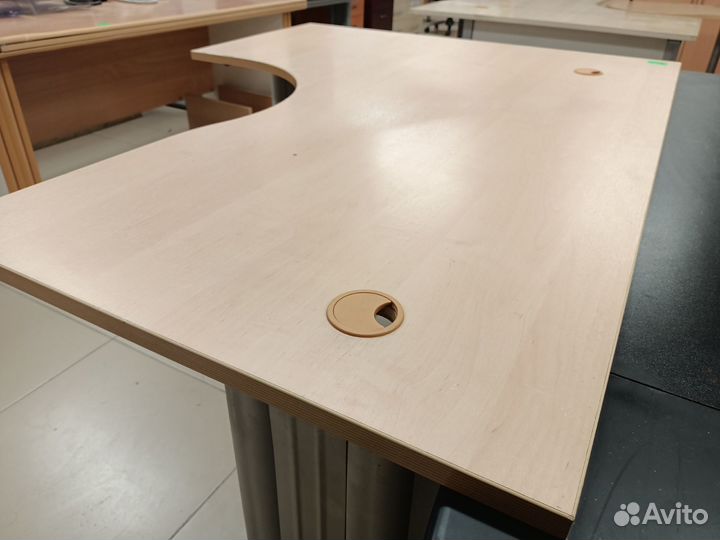 Столы на металлических ногах 155*120см. Б.У.Екб