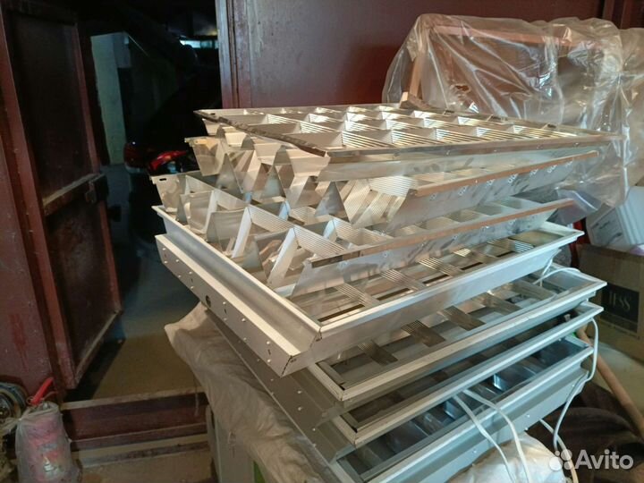 Светильники потолочные,лампы дневного света