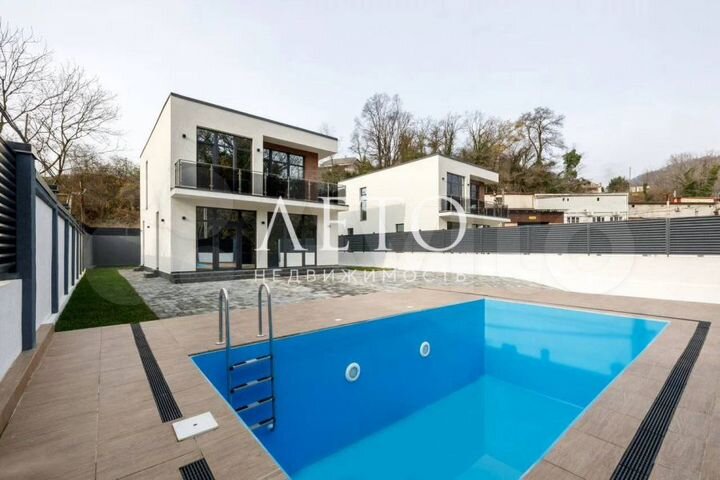 Дом 170 м² на участке 4,3 сот.