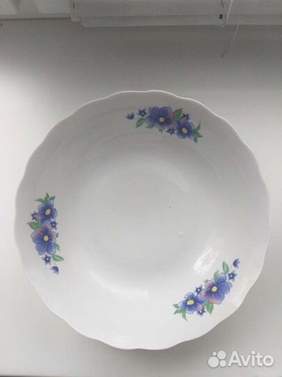 Стеклянные и фарфоровые салатники