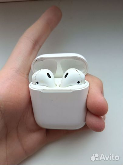 Беспроводные наушники apple airpods 1