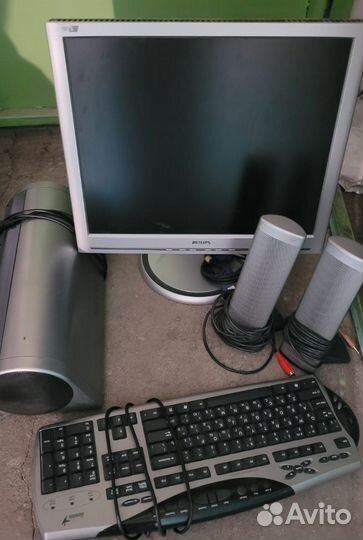 Монитор, системный блок, колонки и сабвуфер