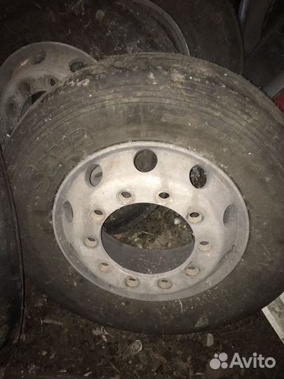 Шина грузовая с диском 315/70 R22,5