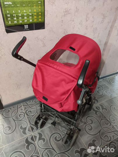 Прогулочная коляска
