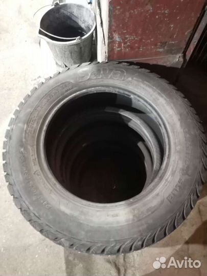 Sava Eskimo Stud 215/65 R16