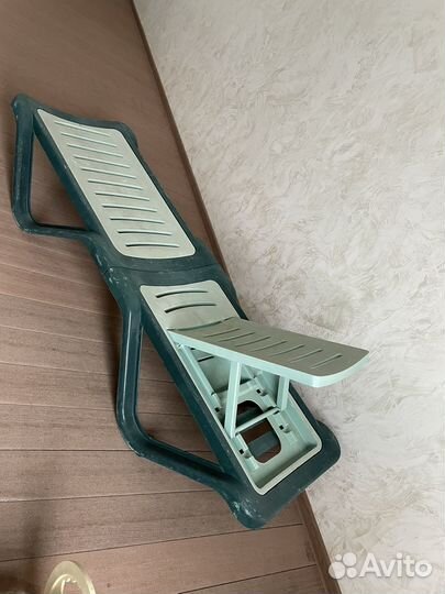 Шезлонг лежак пластиковый