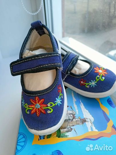 Сандали новые