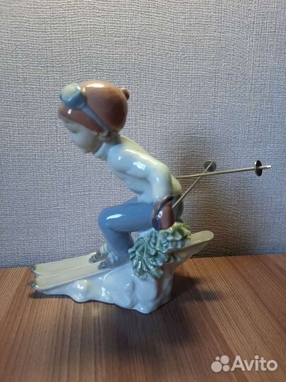 Фарфоровая статуэтка Lladro горнолыжница
