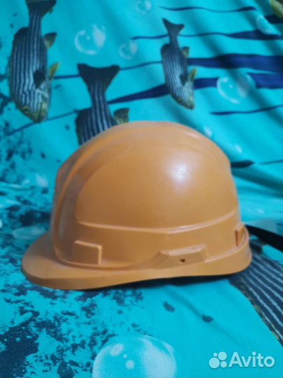 Фуражка и каска защитная