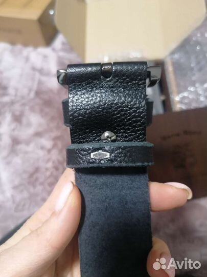 Кожаный ремень в подарочной деревянной коробке