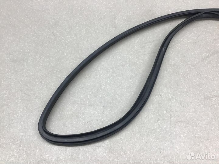 Уплотнитель двери Toyota Corolla E15 2006-2013