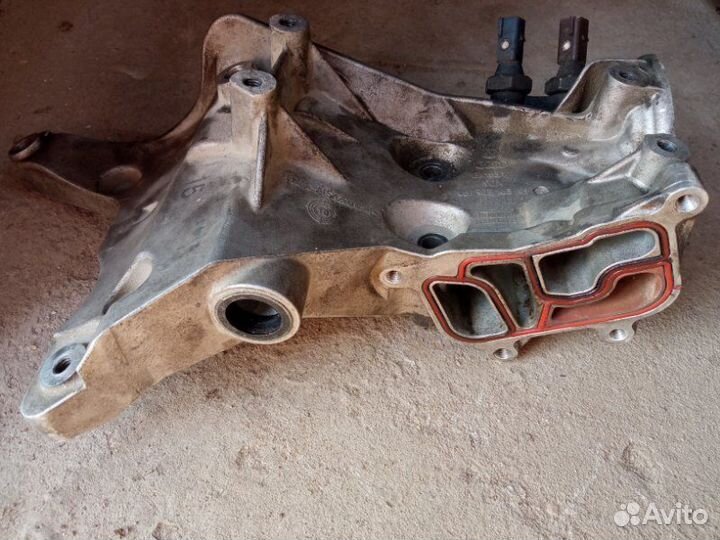 Кронштейн генератора Volkswagen Passat Cc 1.8 cdaa