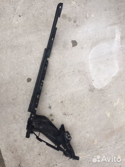 Кронштейн фары правой Toyota Land Cruiser Prado