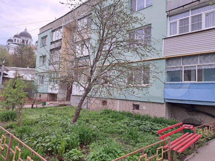 2-к. квартира, 52 м², 1/3 эт.