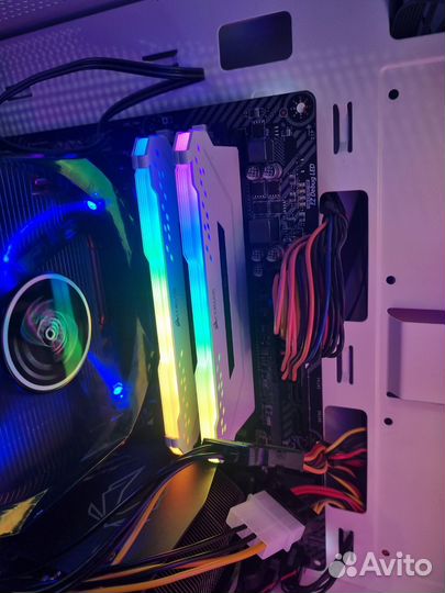 Оперативная память DDR4 Corsair RGB 16Gb
