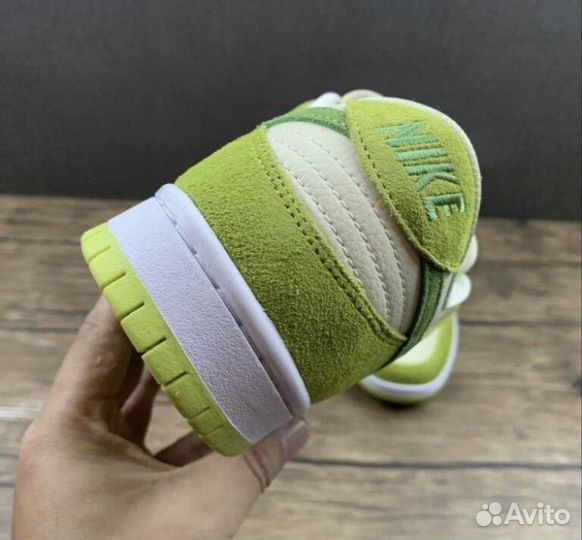 Nike dunk low green apple