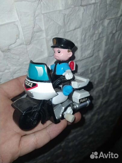 Полицейский на мотоцикле (заводной)